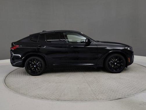 2025 BMW X4 xDrive30i