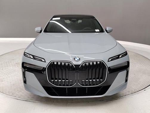 2025 BMW 740 i