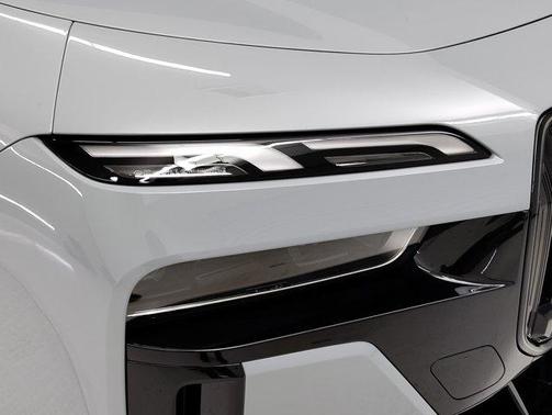 2025 BMW 740 i