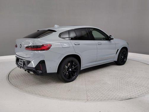 2025 BMW X4 xDrive30i