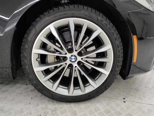 2022 BMW 530 i