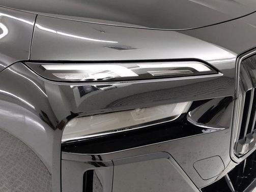 2025 BMW 740 i