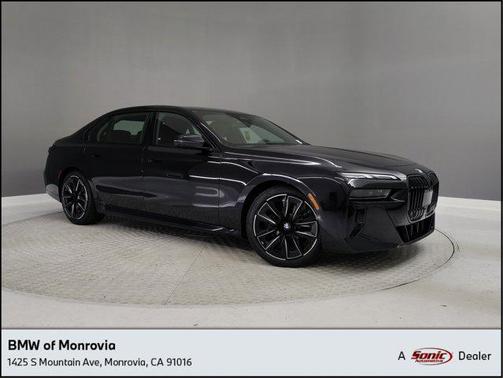 2025 BMW 740 i