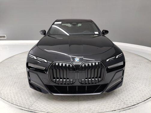 2025 BMW 740 i