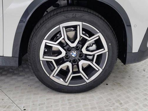 Alpine White 2026 BMW X1 xDrive28i