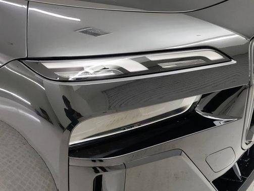 2025 BMW 740 i