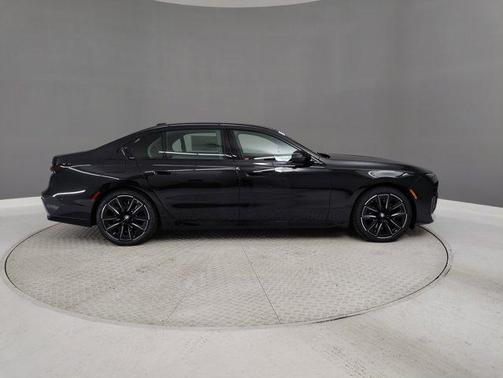 2025 BMW 740 i