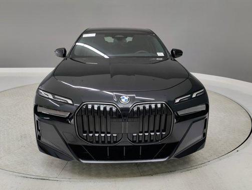 2025 BMW 740 i