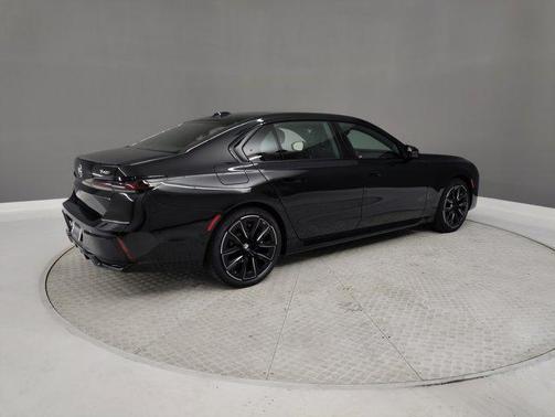 2025 BMW 740 i