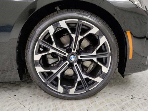2025 BMW 230 i