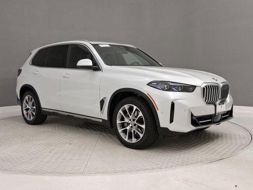 Mineral White Metallic 2024 BMW X5 xDrive40i