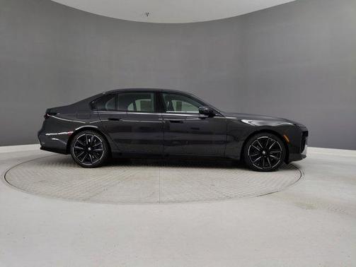 2026 BMW 740 i