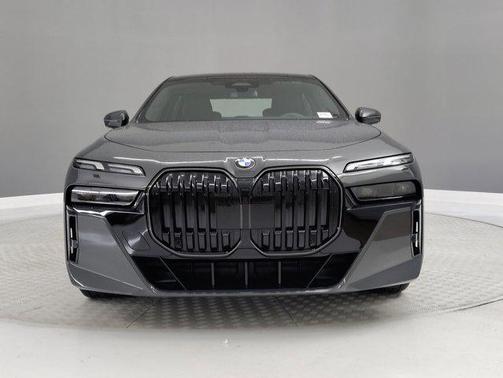 2026 BMW 740 i