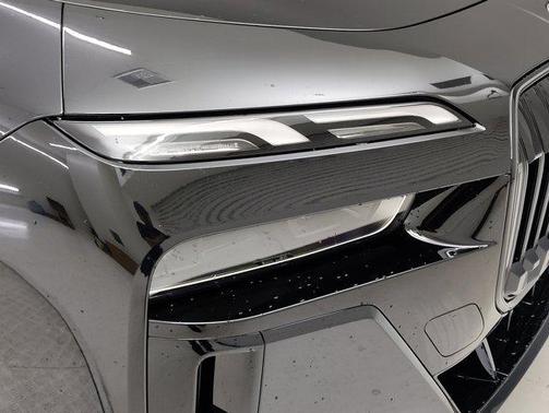 2025 BMW 740 i