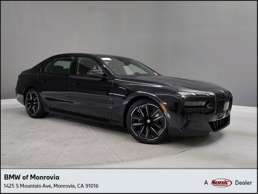 2025 BMW 740 i