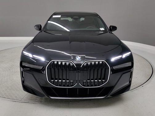 2025 BMW 740 i