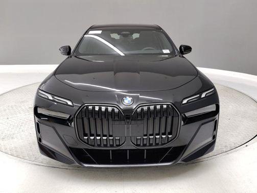 2025 BMW 740 i