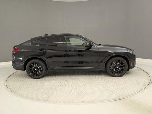 2025 BMW X4 xDrive30i