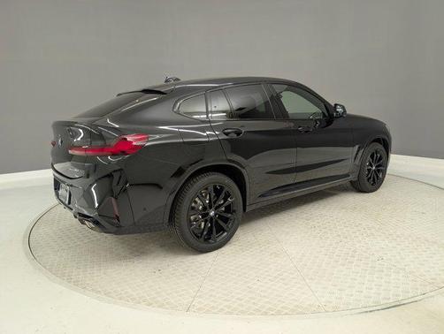 2025 BMW X4 xDrive30i