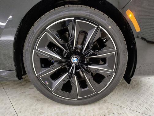 Black Sapphire Metallic 2025 BMW i7 eDrive50