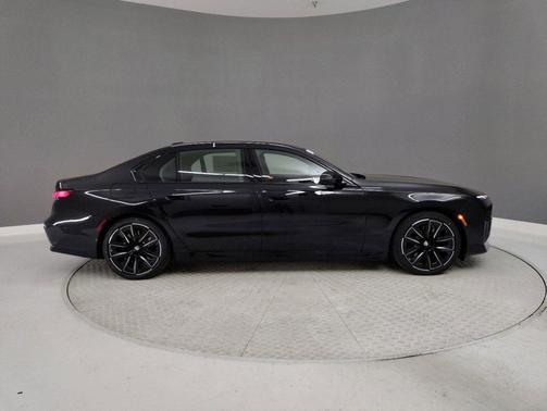 Black Sapphire Metallic 2025 BMW i7 eDrive50