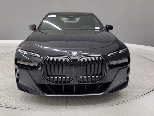 2026 BMW 740 i