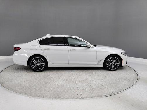 2022 BMW 530 i