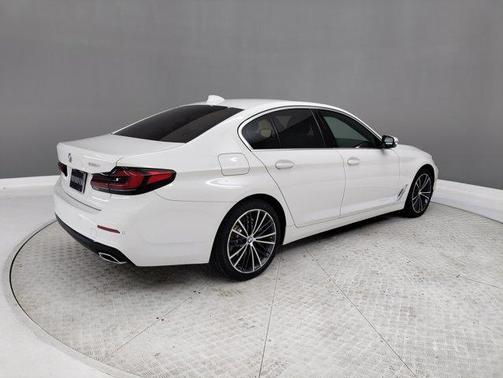 2022 BMW 530 i