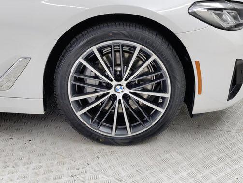 2022 BMW 530 i