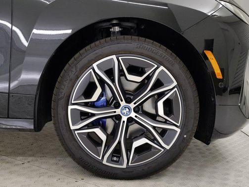 2025 BMW iX xDrive50