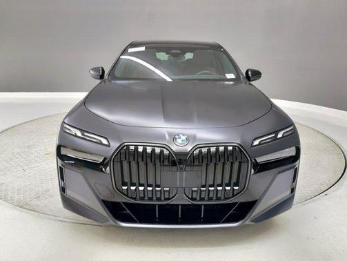 2025 BMW 740 i