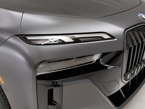 2025 BMW 740 i