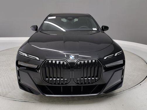 2025 BMW 740 i
