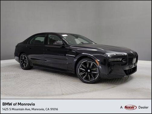 2025 BMW 740 i