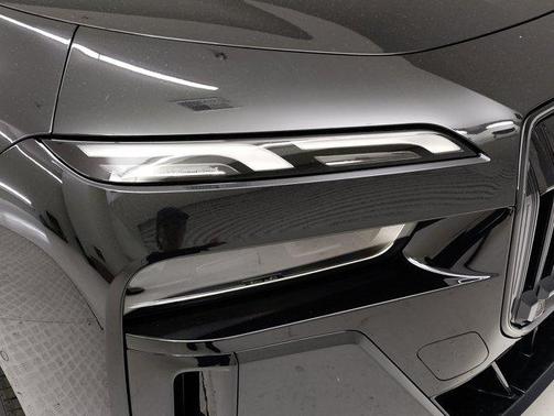 2025 BMW 740 i