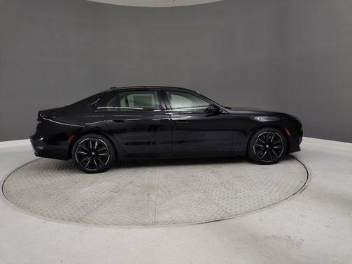2025 BMW 740 i