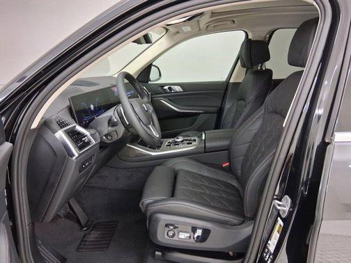 Black Sapphire Metallic 2026 BMW X7 xDrive40i