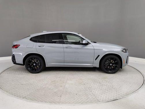 2025 BMW X4 xDrive30i