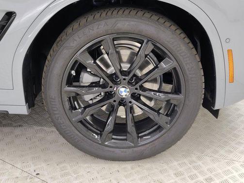 2025 BMW X4 xDrive30i