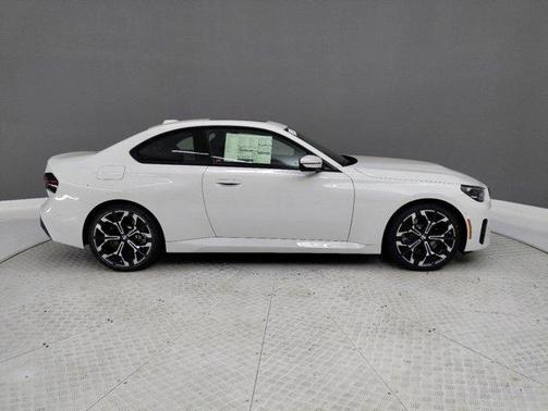 2025 BMW 230 i