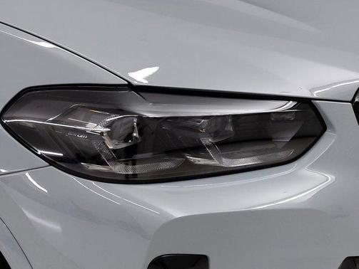 2025 BMW X4 xDrive30i