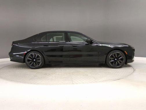 2026 BMW 740 740i