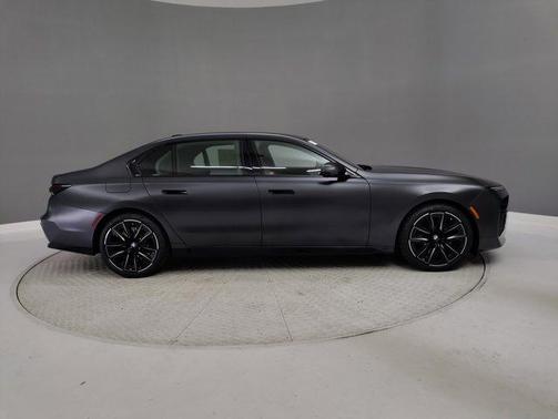2025 BMW 740 i