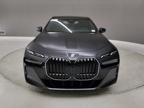 2025 BMW 740 i