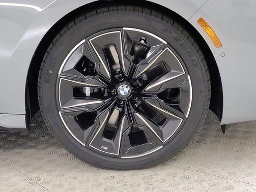 2026 BMW 740 i