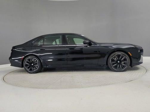 2026 BMW 740 740i