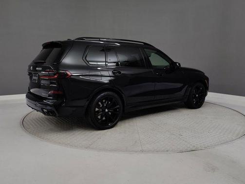 2026 BMW X7 M60i