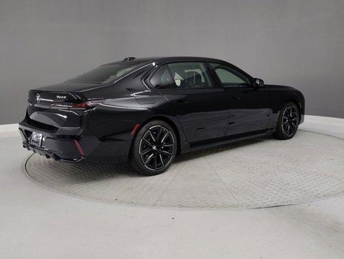 2026 BMW 750e i xDrive