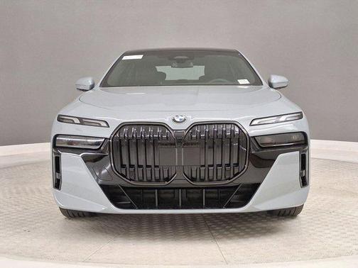 2026 BMW 740 740i