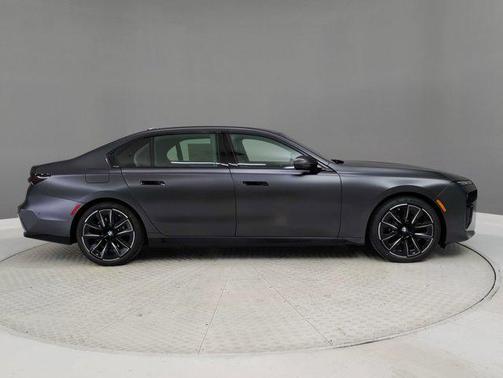 2026 BMW 740 740i